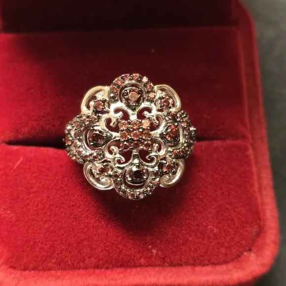 .925 Sterling Silver Man Made Garnet Stone Ring. Ladies Size 6 - Picture 5 of 7